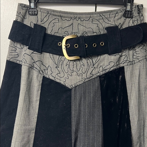 Stylish Black and Gray Women's Skirt - Picture 3 of 6